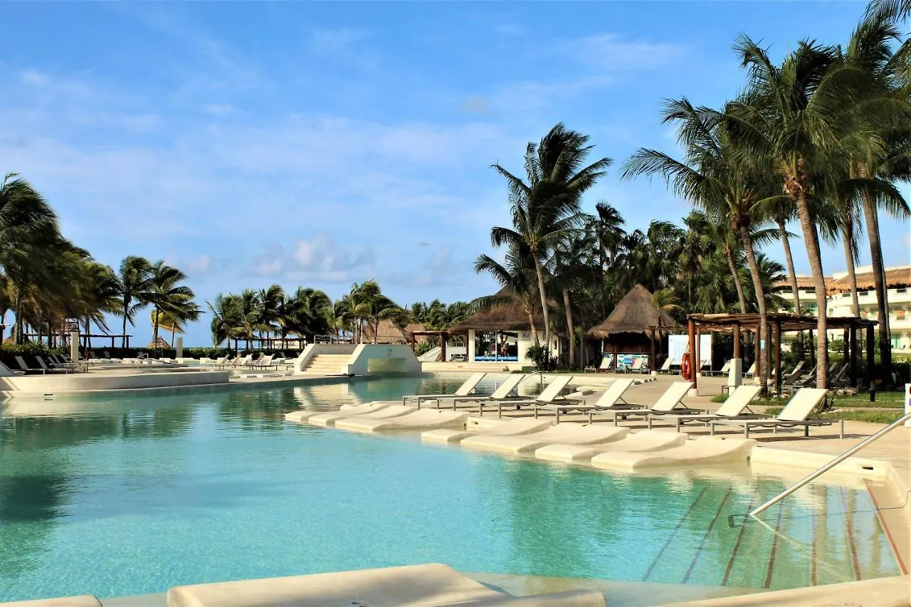 Bluebay Grand Esmeralda El Marlyn Azul Mexico