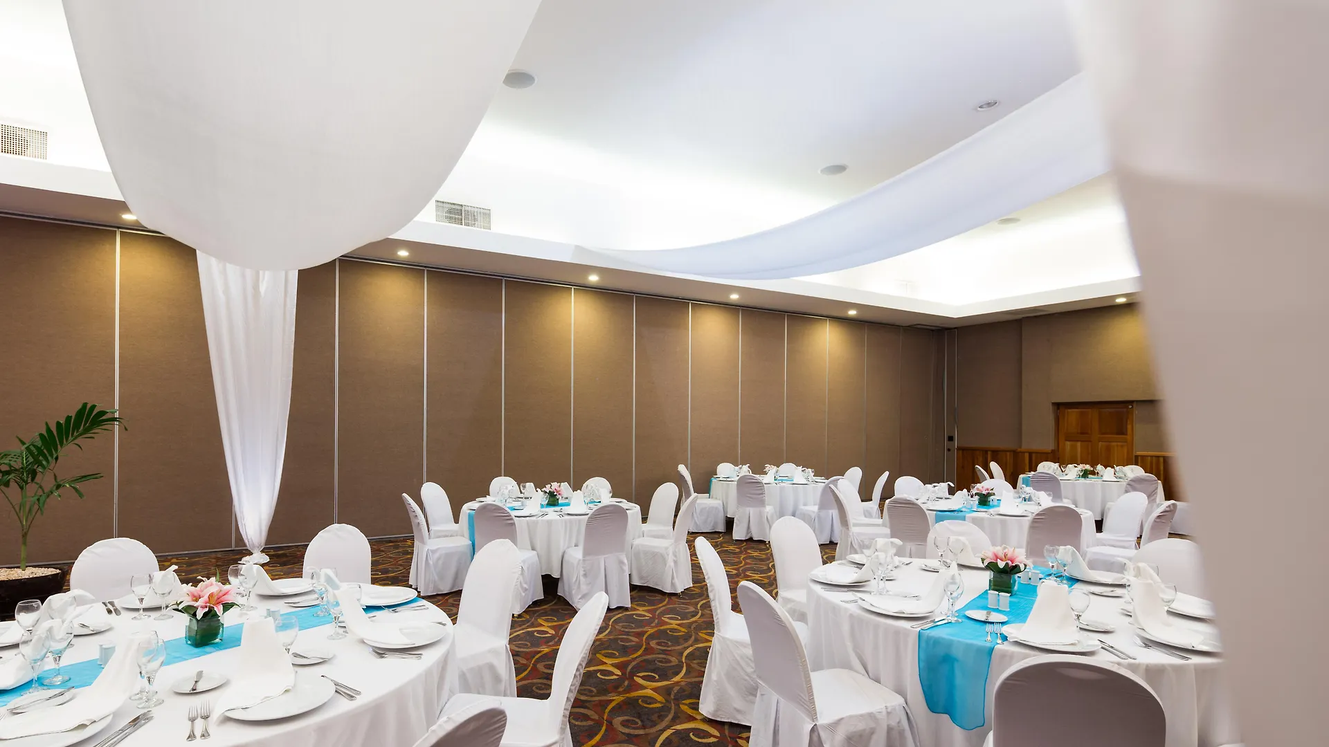 绿宝石全包式大酒店 El Marlyn Azul